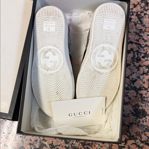 Gucci Beige Monogram Sneakers with Red and Green Accents - Picture 3 of 6